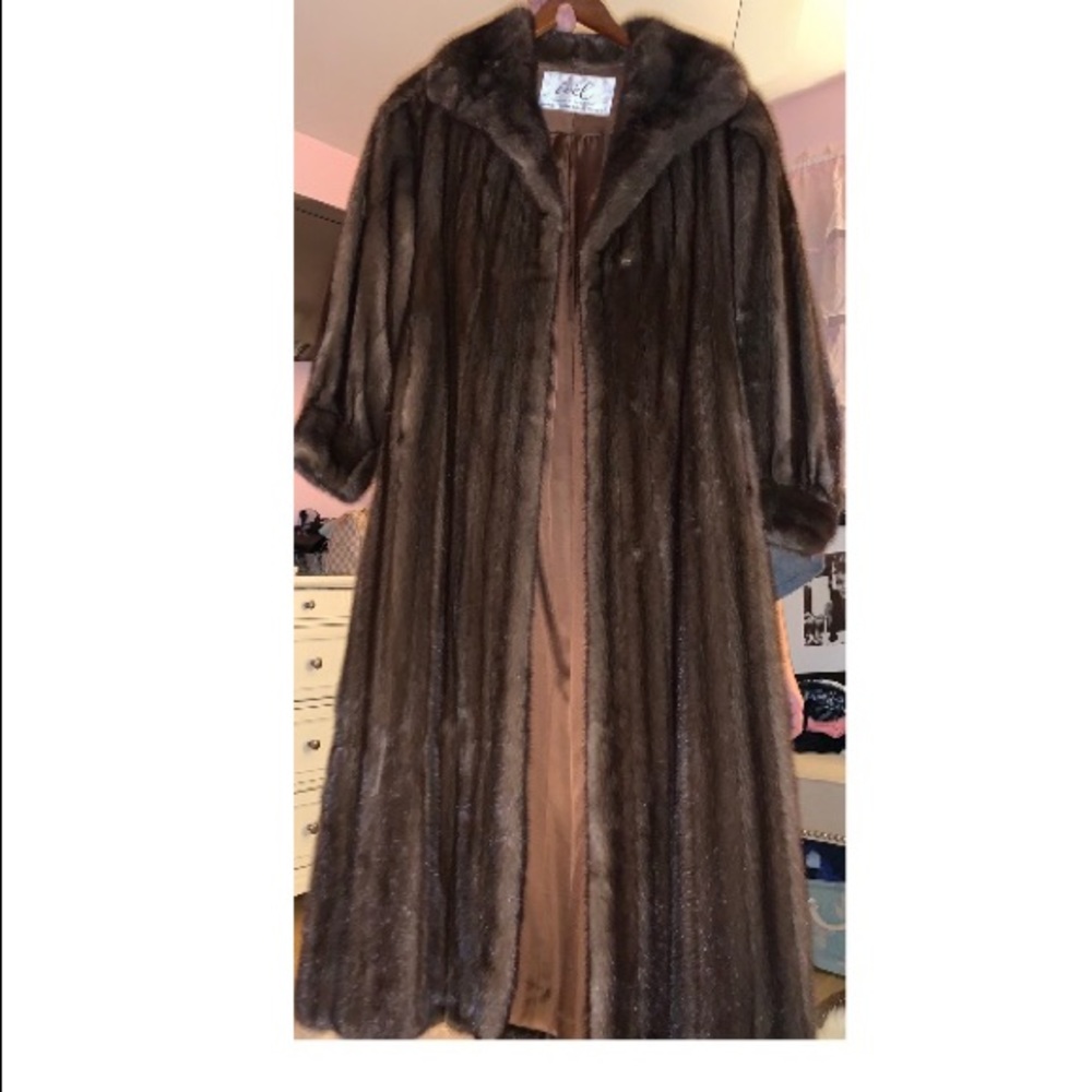 Ivél Italian fur- Authentic brown mink coat